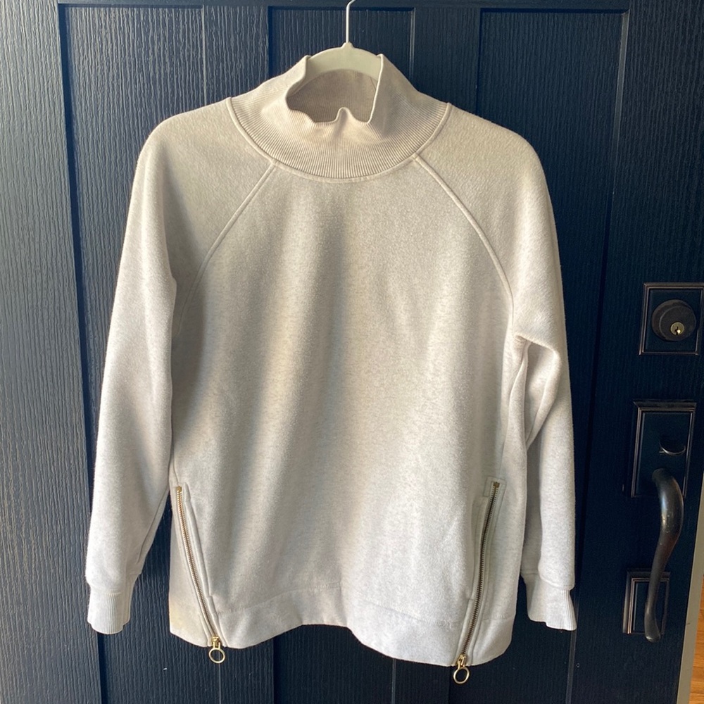 ATHLETA small cozy karma sweatshirt in oatmeal with gold zipperss